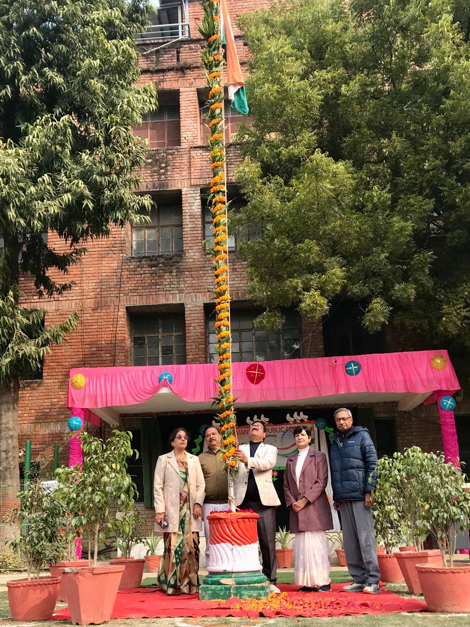 उत्साहपूर्ण ढंग से मनाजीवनदीप पब्लिक स्कूल में 77वां गणतंत्र दिवस