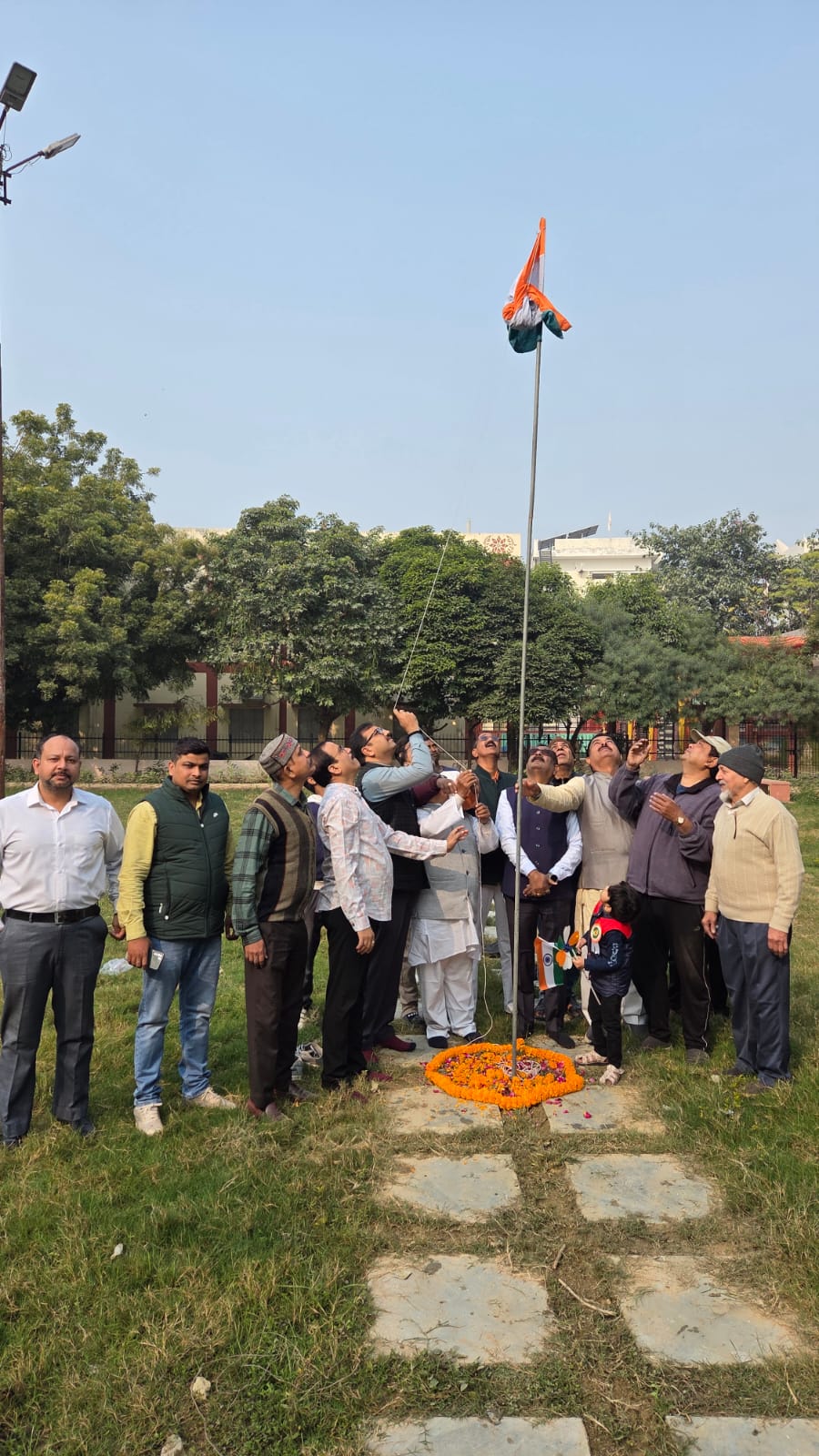 पत्रकारपुरम में शान से लहराया तिरंगा