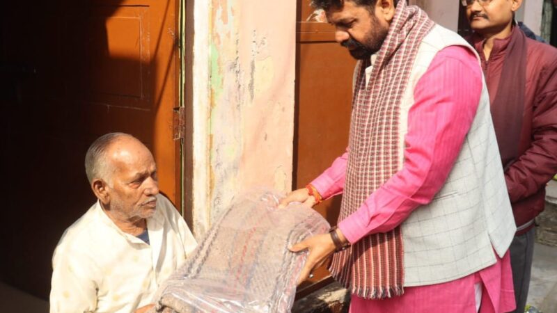कंबल वितरण कार्यक्रम में बोले आयुष मंत्री— कोई गरीब योजनाओं से वंचित नहीं रहेगा