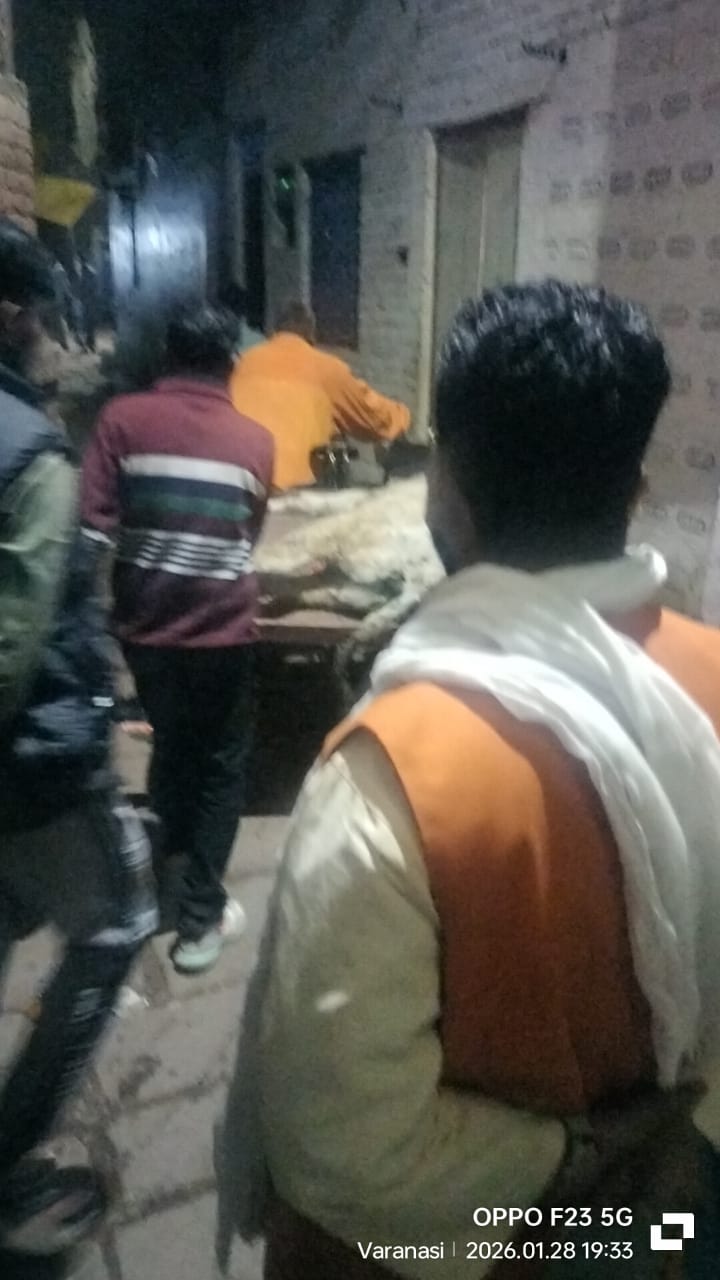 वाराणसी में  गौ माता की सेवा कर जहीर बाबा ने पेश की मिशाल