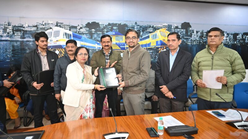 बरेका के दो अधिकारी एवं चौदह कर्मचारियों को भावभीनी विदाई