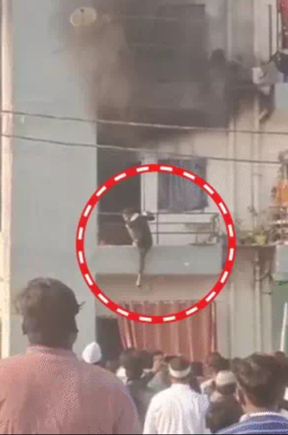 लखनऊ के बसंत कुंज में भीषण आग