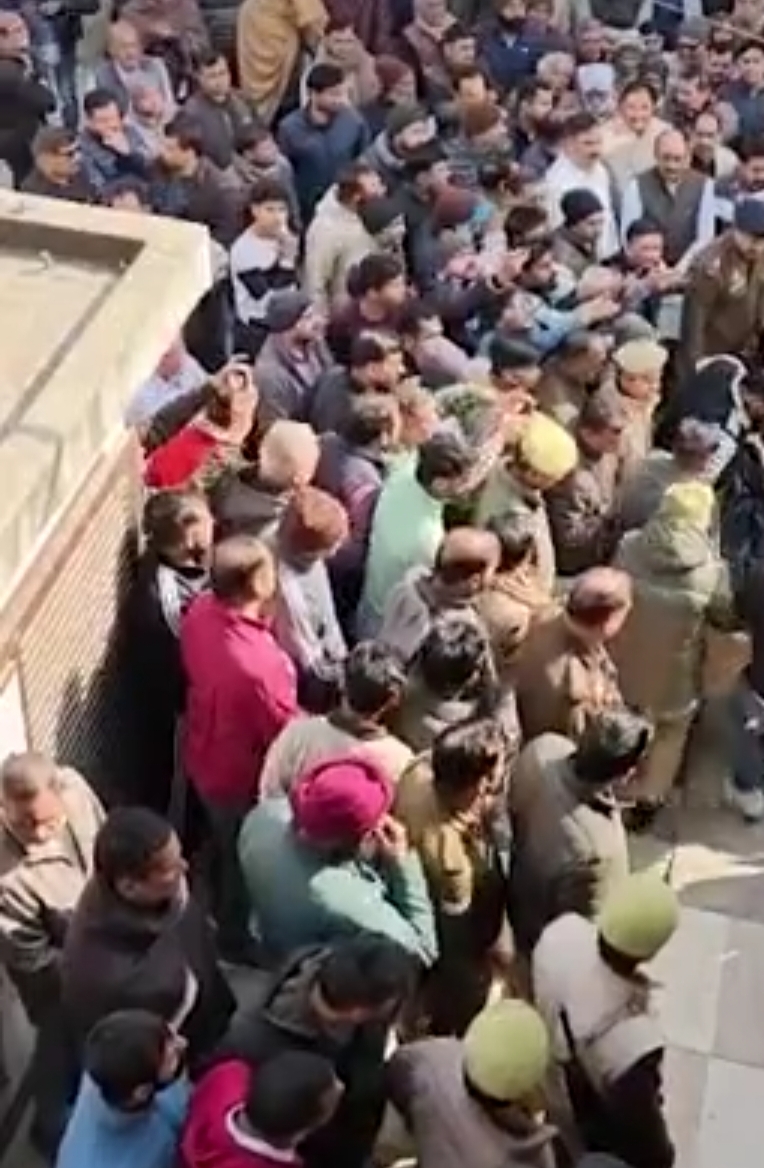 अमीन ने पत्नी, दो बेटों और मां की जान लेकर की खुदकुशी