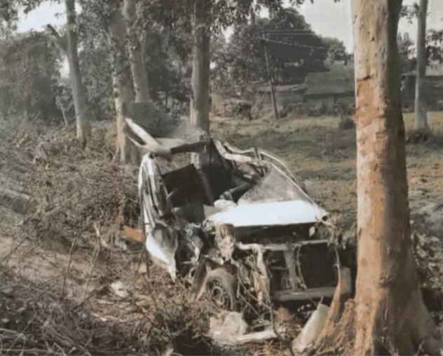 बहराइच :  पेड़ से टकराई कारतीन युवकों की गई जान