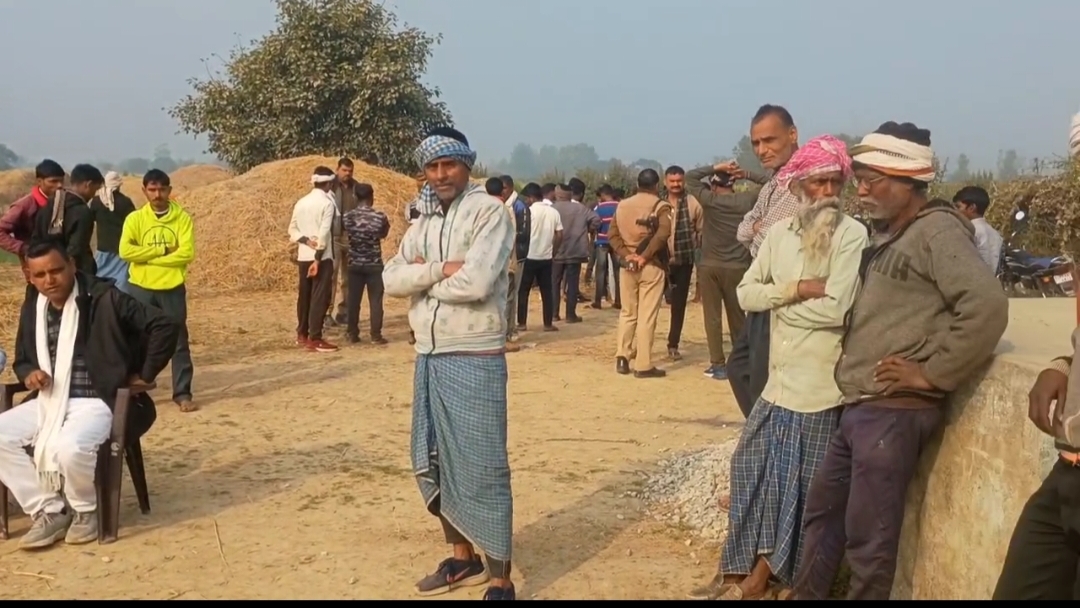 सोनभद्र में अंबेडकर प्रतिमा खंडित, गांव में तनाव; दोषियों पर सख्त कार्रवाई की मांग