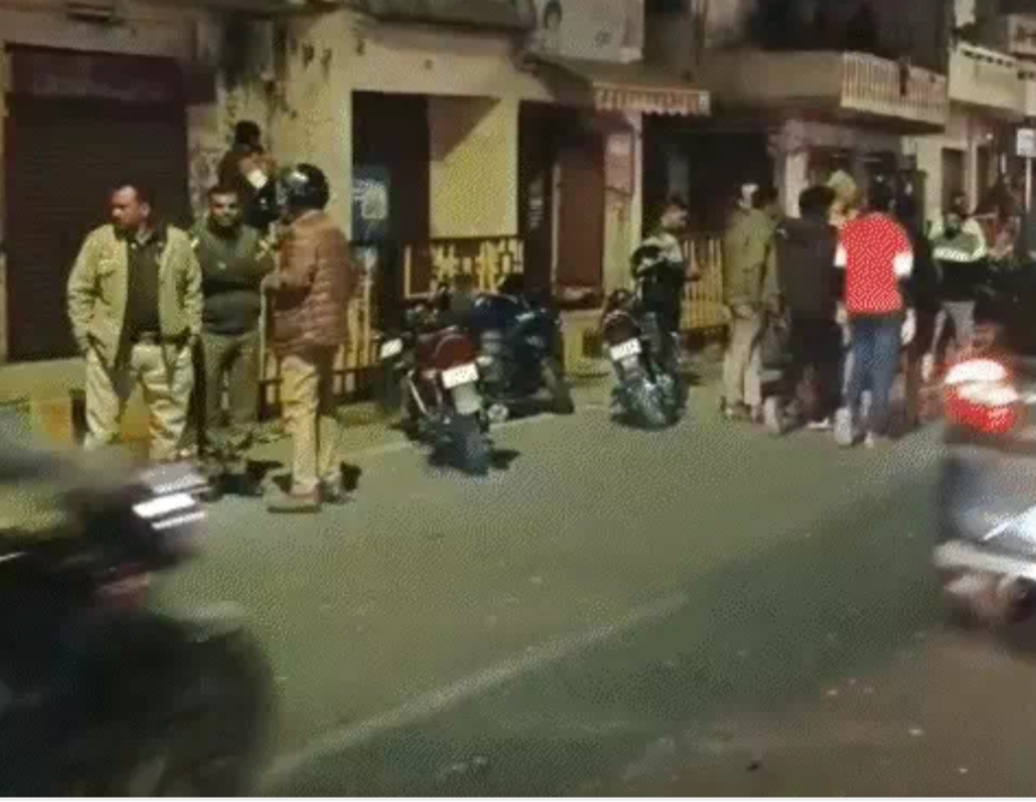 वाराणसी में सरस्वती प्रतिमा शोभायात्रा पर पथराव, पांच श्रद्धालु घायल