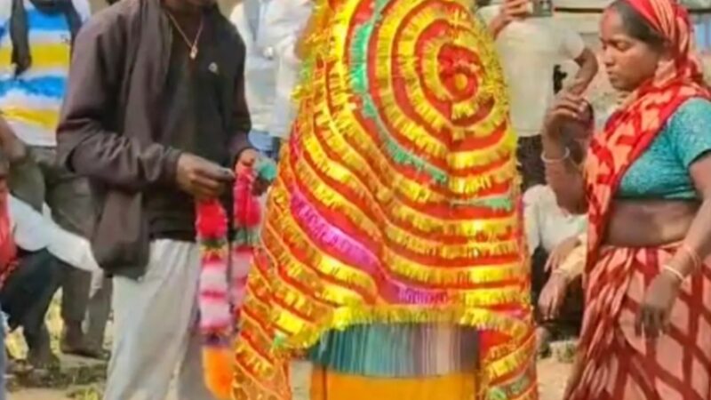 सोनभद्र में प्रेमी युगल की मंदिर में शादी, पंचायत के बाद बनी सहमति