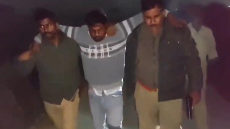 आजमगढ़ : मुठभेड़ में शातिर ठग  गिरफ्तार