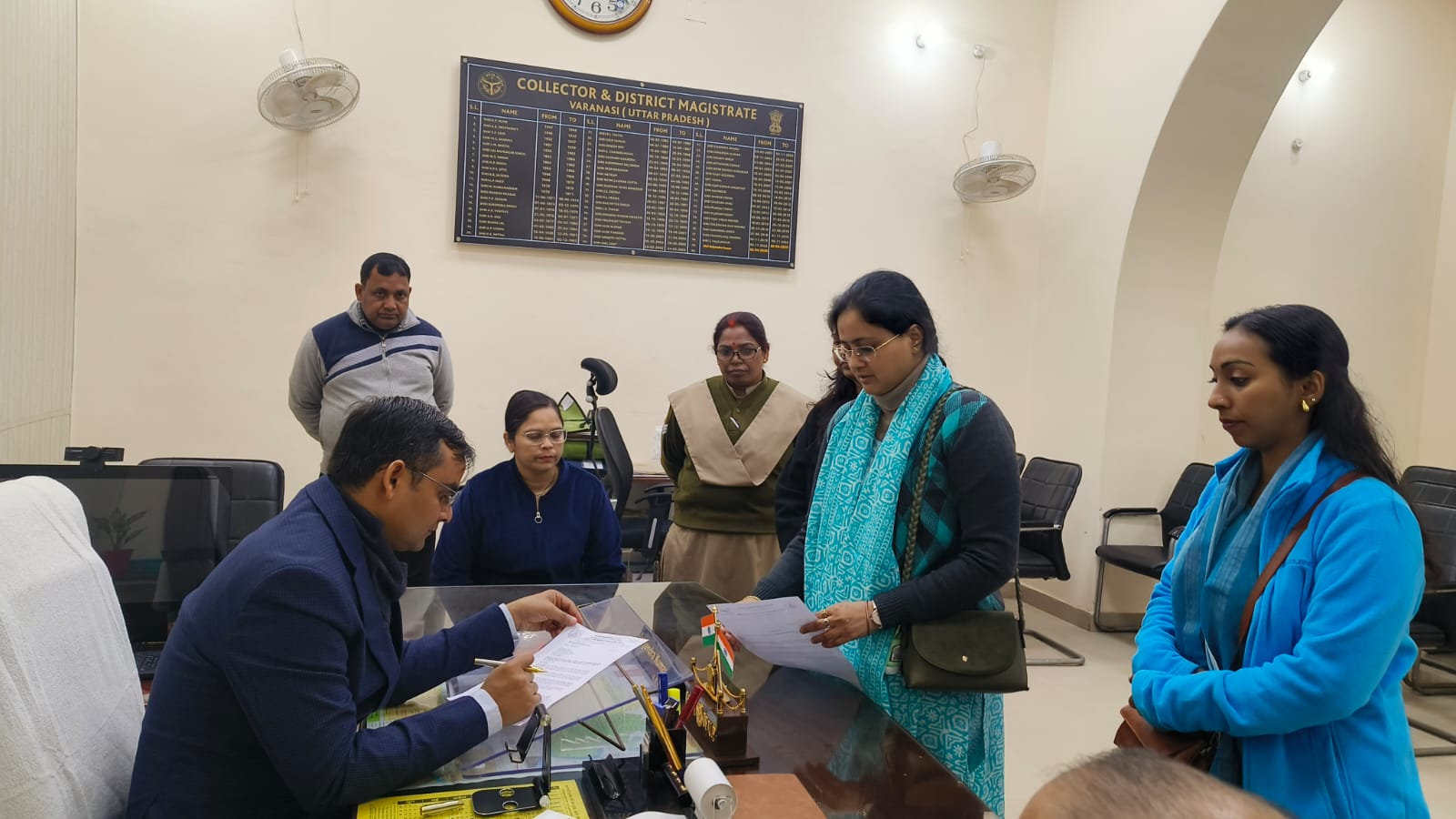 जिलाधिकारी सत्येन्द्र कुमार ने जनता दर्शन में फरियादियों की सुनी समस्याएं