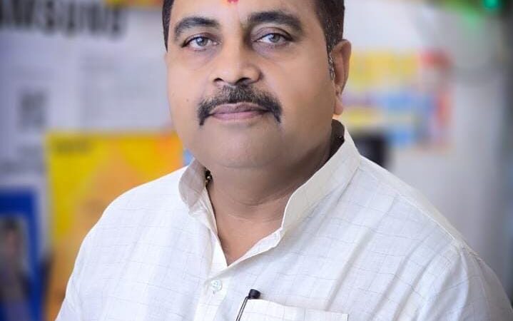 यूपी-64 की प्राइवेट गाड़ियों को किया जाए टोल फ्री: डॉ. धर्मवीर तिवारी