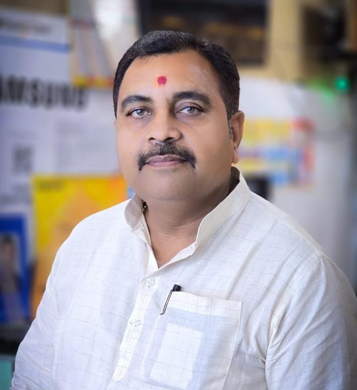 यूपी-64 की प्राइवेट गाड़ियों को किया जाए टोल फ्री: डॉ. धर्मवीर तिवारी