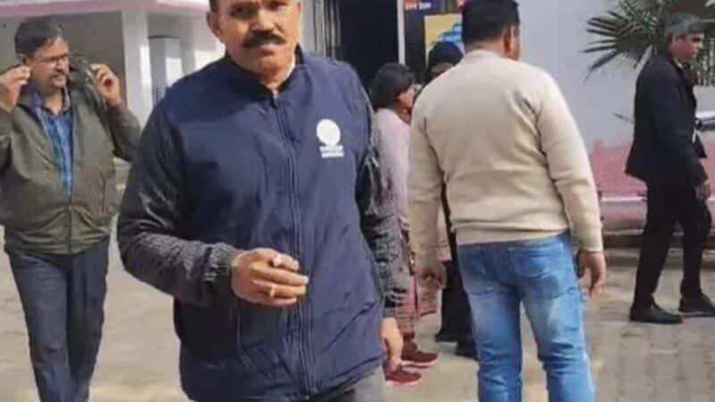 गाजियाबाद : निवाड़ी थाने का एसएचओ रिश्वत लेते रंगे हाथों गिरफ्तार