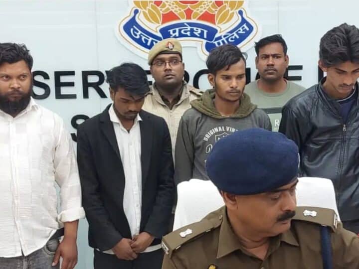 सोनभद्र : AI से फर्जी न्यूड फोटो बनाकर महिलाओं को ब्लैकमेल करने वाले अंतरजनपदीय साइबर ठगी गिरोह के 4 आरोपी गिरफ्तार