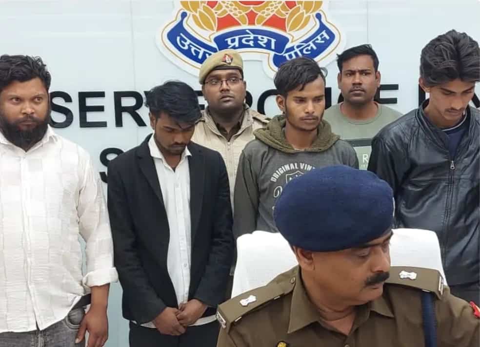 सोनभद्र : AI से फर्जी न्यूड फोटो बनाकर महिलाओं को ब्लैकमेल करने वाले अंतरजनपदीय साइबर ठगी गिरोह के 4 आरोपी गिरफ्तार