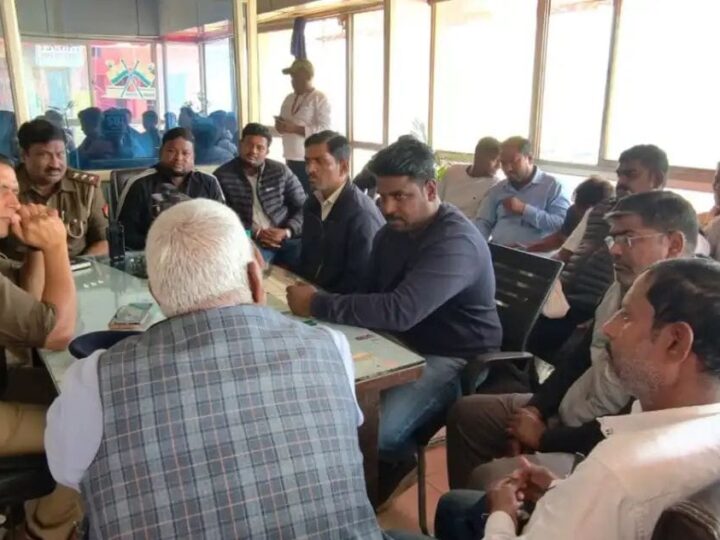 तीर्थयात्रियों की सुरक्षा को लेकर माझी समाज के साथ एसीपी ने की अहम बैठक