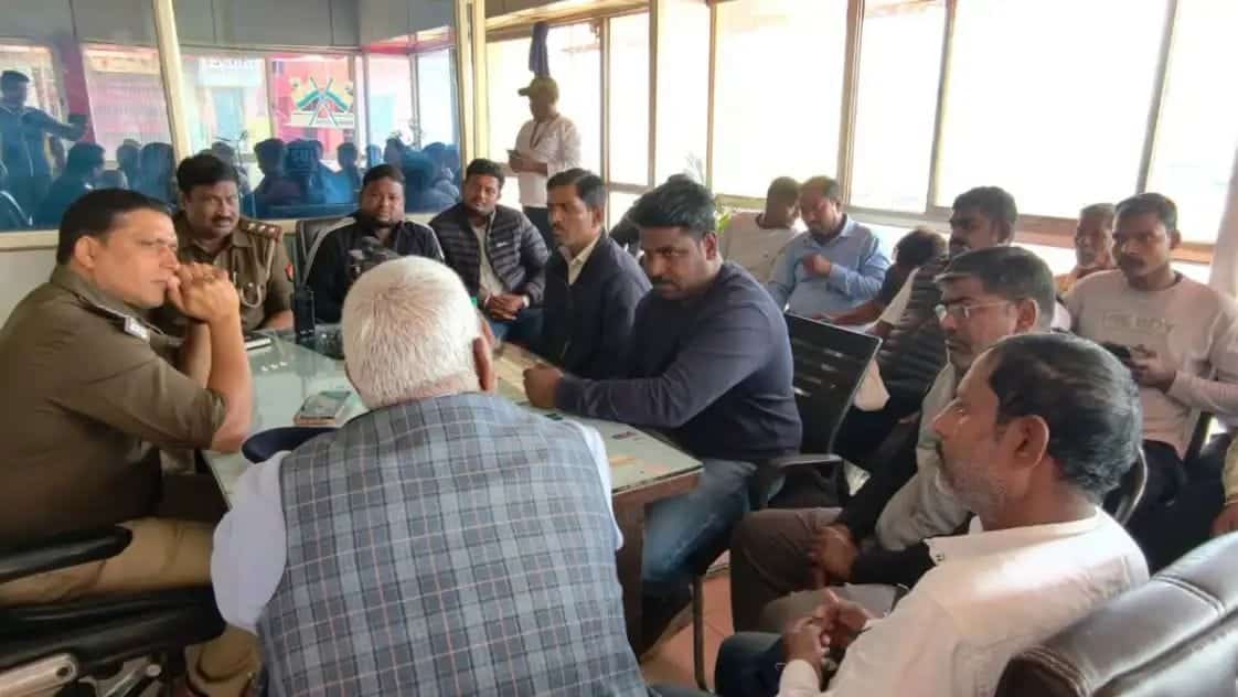 तीर्थयात्रियों की सुरक्षा को लेकर माझी समाज के साथ एसीपी ने की अहम बैठक