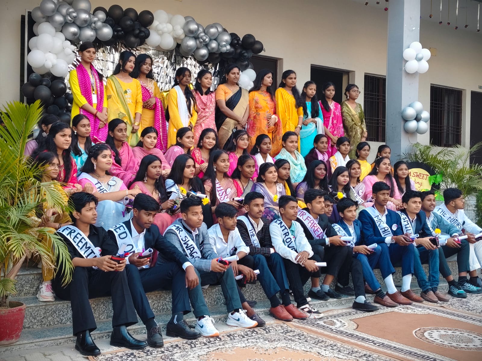 आर.एस. शिवमूर्ति पब्लिक स्कूल में कक्षा 10 के विद्यार्थियों को भावभीनी विदाई, भव्य फेयरवेल का आयोजन