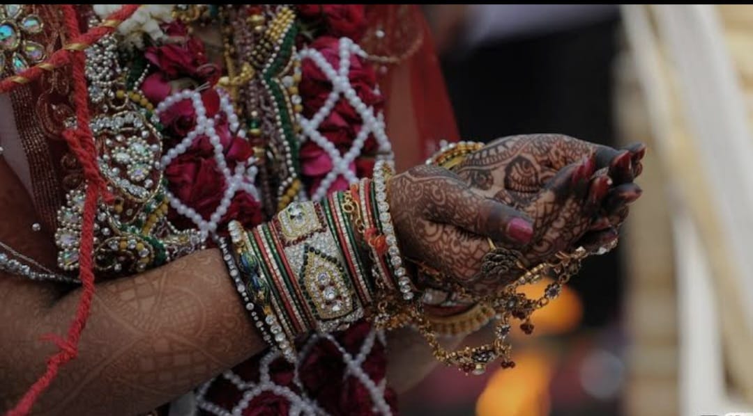 वाराणसी : दहेज उत्पीड़न की शिकार महिला का पुलिस पर एफआईआर न दर्ज करने का आरोप