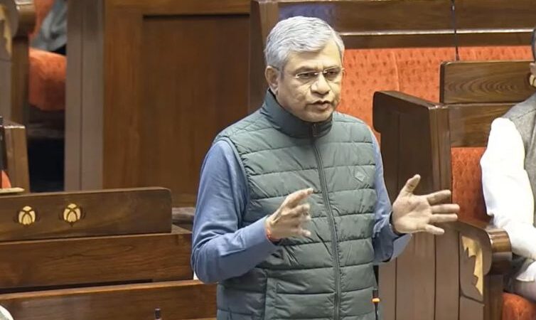 मेरठ रेलवे स्टेशन का पुनर्निर्माण होगा ऐतिहासिक विरासत के साथ :  अश्विनी वैष्णव