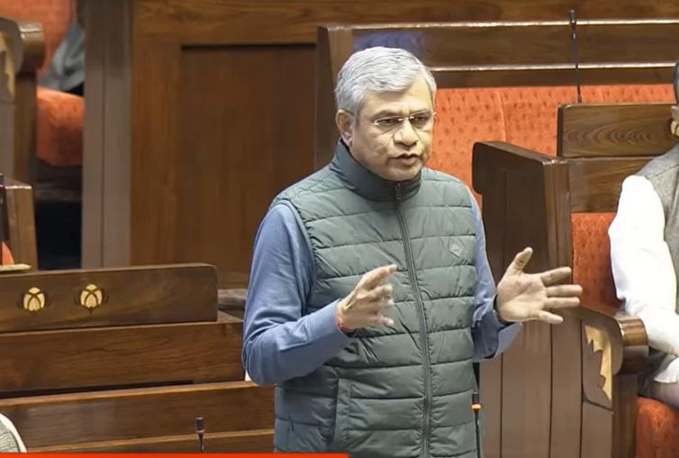 मेरठ रेलवे स्टेशन का पुनर्निर्माण होगा ऐतिहासिक विरासत के साथ :  अश्विनी वैष्णव