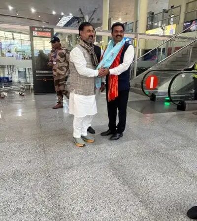 केन्द्रीय राज्यमंत्री कमलेश पासवान का भाजपा कार्यकर्ताओं ने एयरपोर्ट पर किया जोरदार स्वागत