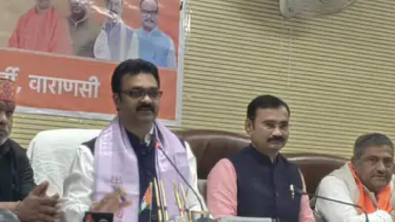 सर्किट हाउस में केंद्रीय मंत्री का किसानों ने किया घेराव