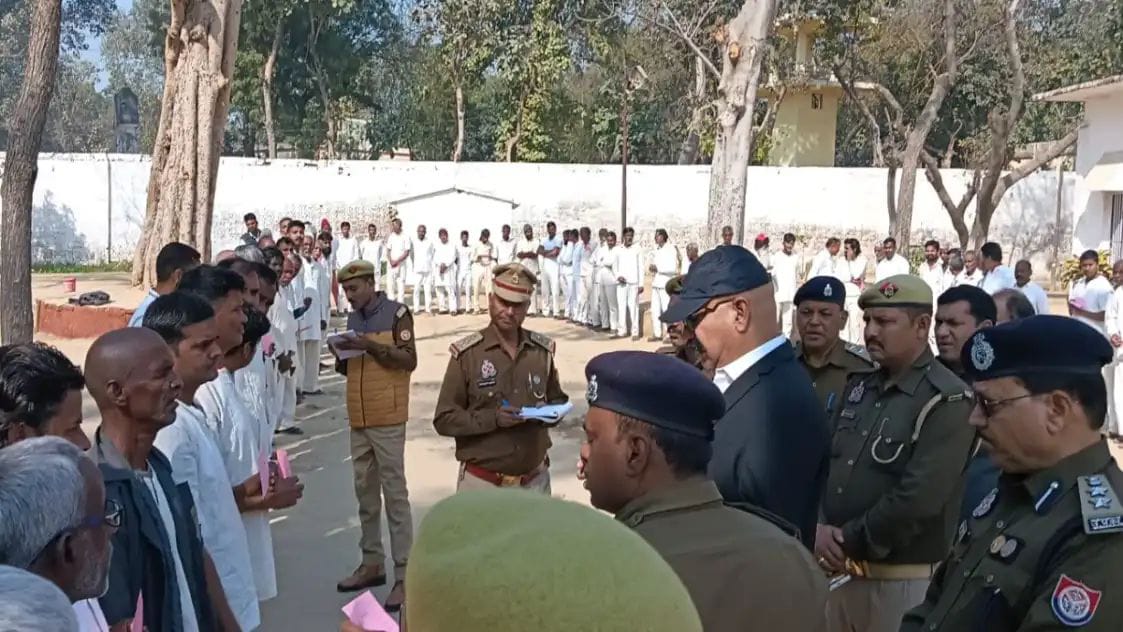 महानिदेशक कारागार ने केन्द्रीय कारागार का किया औचक निरीक्षण