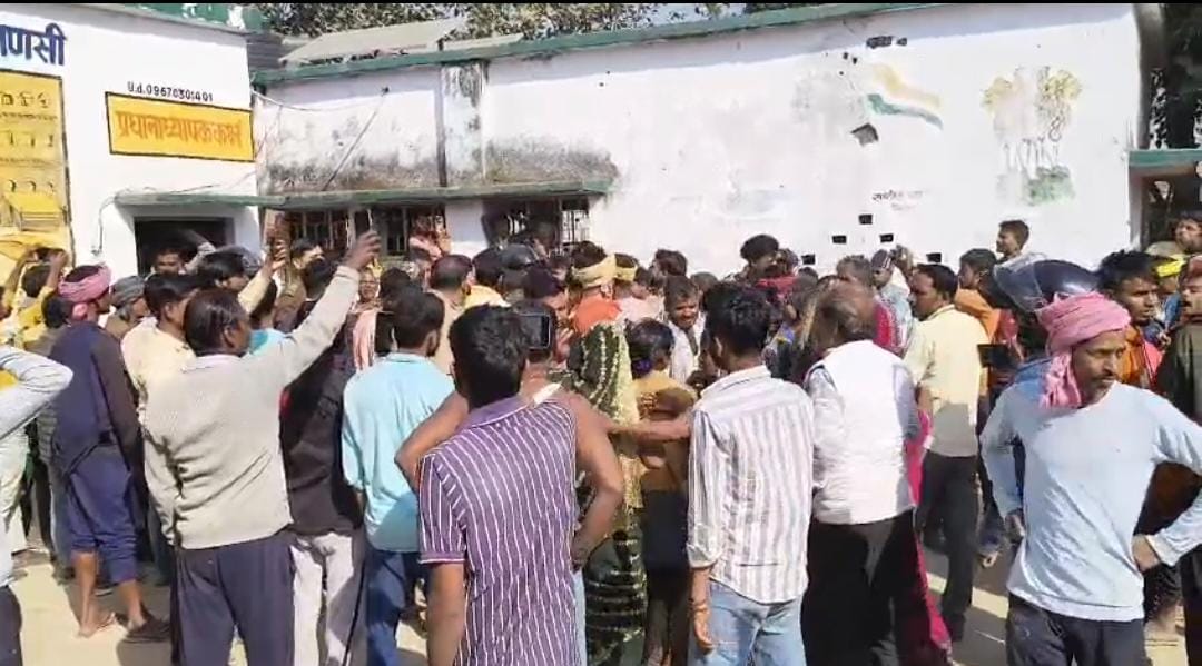 नाबालिक बच्चियों ने प्रधानाचार्य पर लगाया छेड़खानी का आरोप