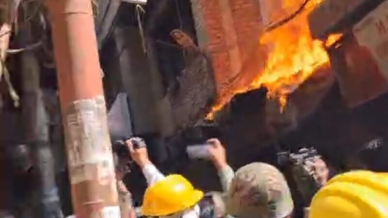 दालमंडी :  दुकानदार ने खुद मकान में लगाई आग