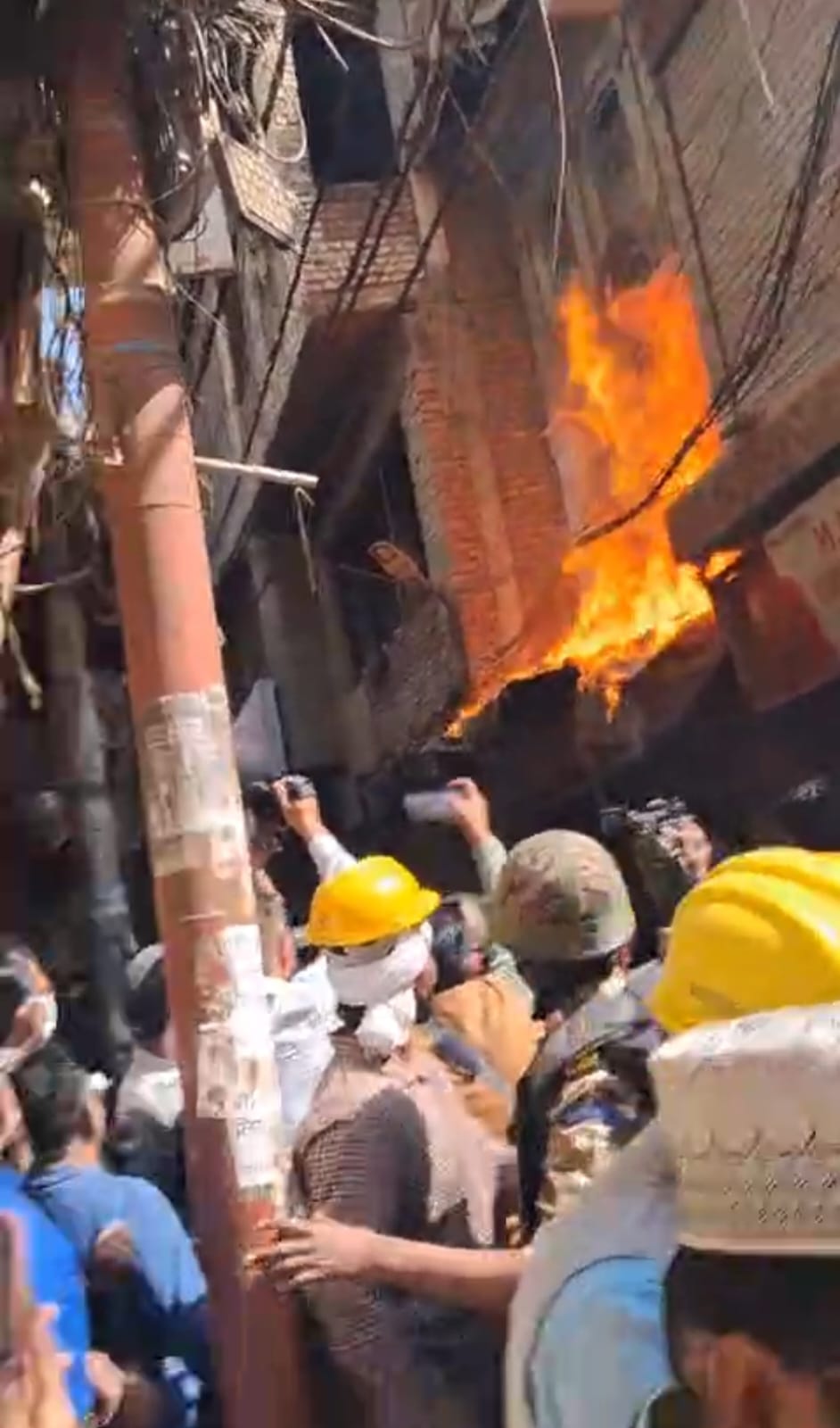 दालमंडी :  दुकानदार ने खुद मकान में लगाई आग