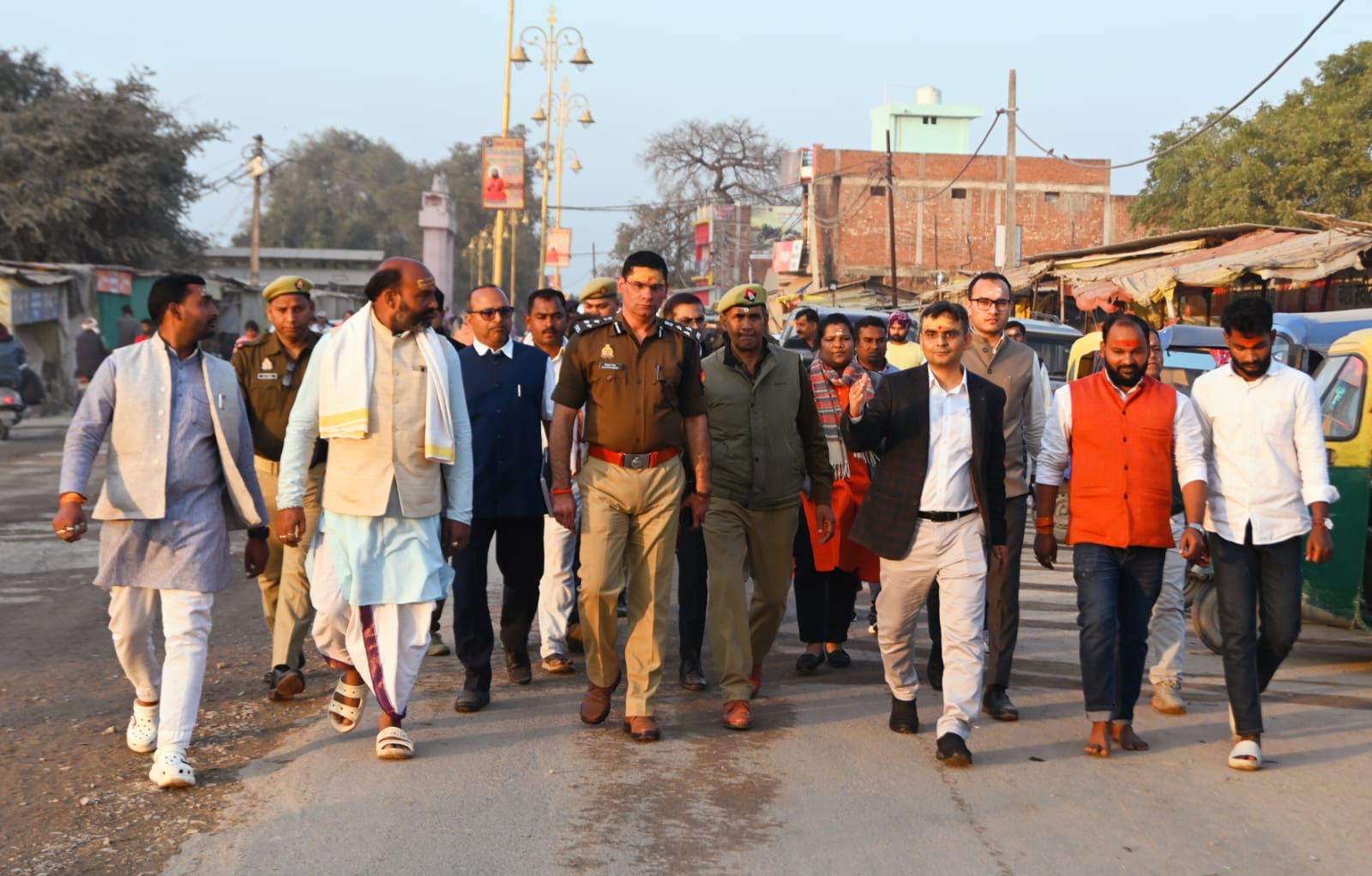 जिलाधिकारी और अपर पुलिस कमिश्नर ने मार्कण्डेय महादेव का किया निरीक्षण