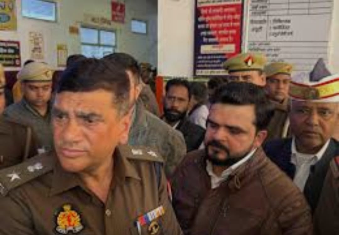 रामपुर : जिला पंचायत कार्यालय में दिनदहाड़े अधिवक्ता की गोली मारकर हत्या 