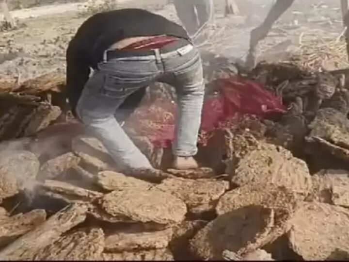 आगरा: जलती चिता से निकाला युवती का शव