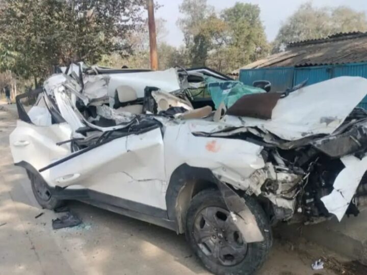 सुलतानपुर : तेज रफ्तार कार ने ट्रक में मारी टक्कर, मां-बेटे की मौत