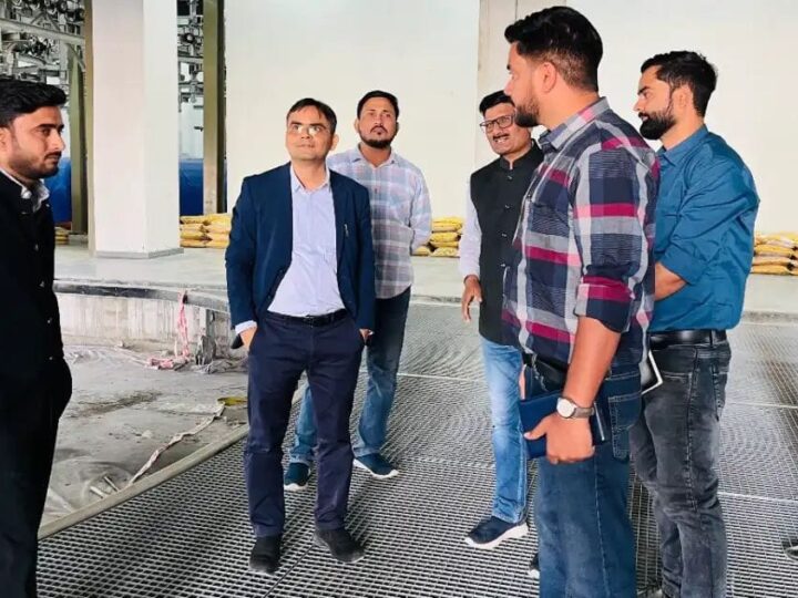 वाराणसी : जिलाधिकारी ने किया रोपवे परियोजना की प्रगति का निरीक्षण 