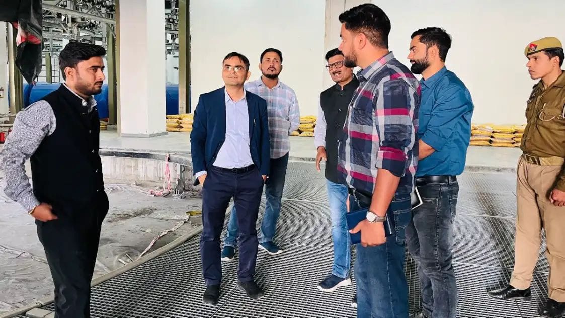 वाराणसी : जिलाधिकारी ने किया रोपवे परियोजना की प्रगति का निरीक्षण 