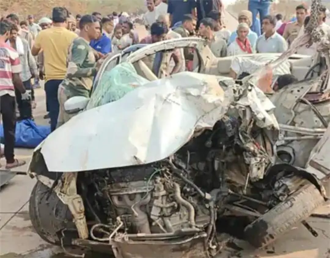 छत्तीसगढ़ सड़क दुर्घटना: CRPF के तीन जवानों समेत चार लोगों की मौत