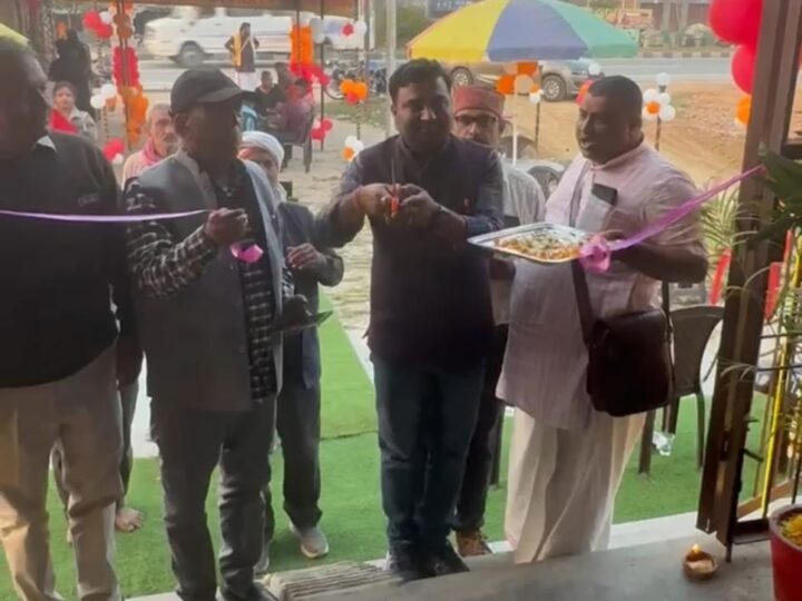 वाराणसी : पंडापुर (चौबेपुर) में महादेव फैमिली रेस्टोरेंट एंड ढाबा का भव्य उद्घाटन