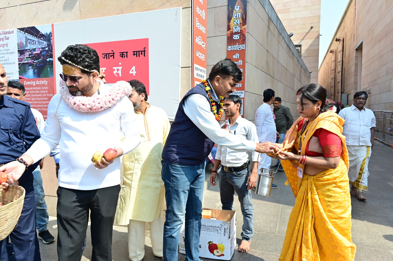 महाशिवरात्रि पर अनूठी पहल: 63 मंदिरों के पावन प्रसाद से भगवान विश्वेश्वर का भोग-अर्चन