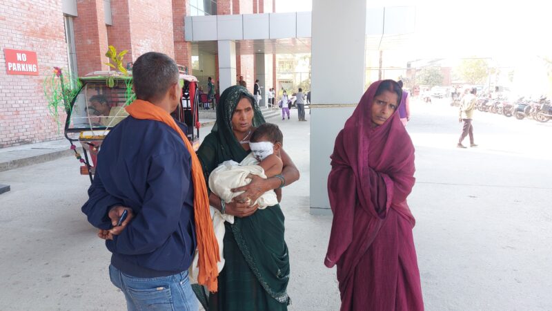 रसोई गैस सिलेंडर में आग लगने से चार झुलसे, तीन की हालत गंभीर, वाराणसी ट्रामा सेंटर रेफर