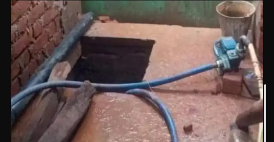 खुले सेप्टिक टैंक में गिरने से दो मासूम सगे भाई-बहनों की मौत