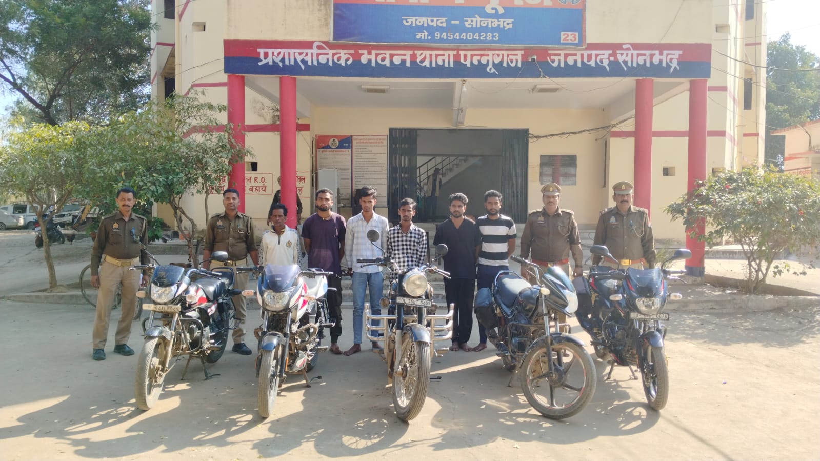 मैरा पाण्डेय ग्राउंड में बर्थडे पार्टी बनी बवाल, पन्नूगंज पुलिस की सख्ती; छह गिरफ्तार, पांच बाइक सीज