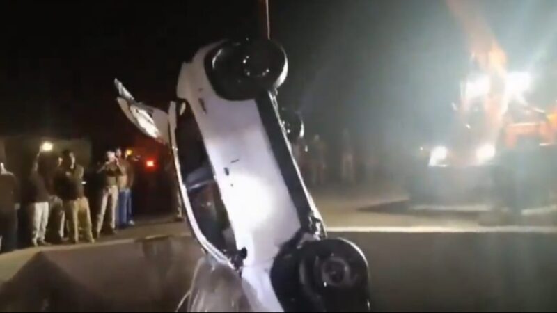 मथुरा : तेज रफ्तार कार नहर में गिरी, चार युवकों की मौत