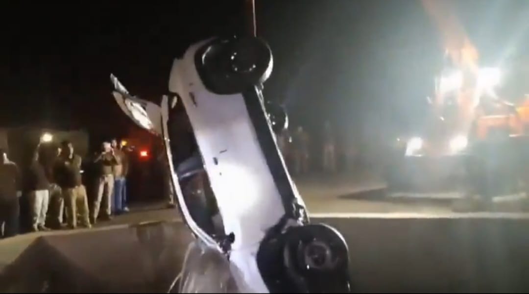 मथुरा : तेज रफ्तार कार नहर में गिरी, चार युवकों की मौत