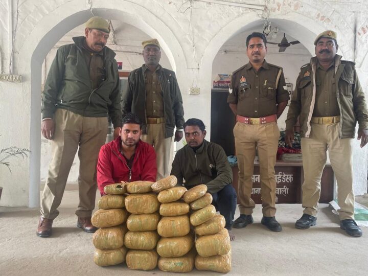 चंदौली में 32.300 किलो गांजा के साथ दो तस्कर गिरफ्तार, टैक्सी से हो रही थी सप्लाई