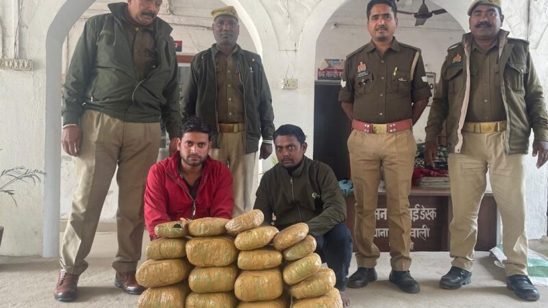 चंदौली में 32.300 किलो गांजा के साथ दो तस्कर गिरफ्तार, टैक्सी से हो रही थी सप्लाई