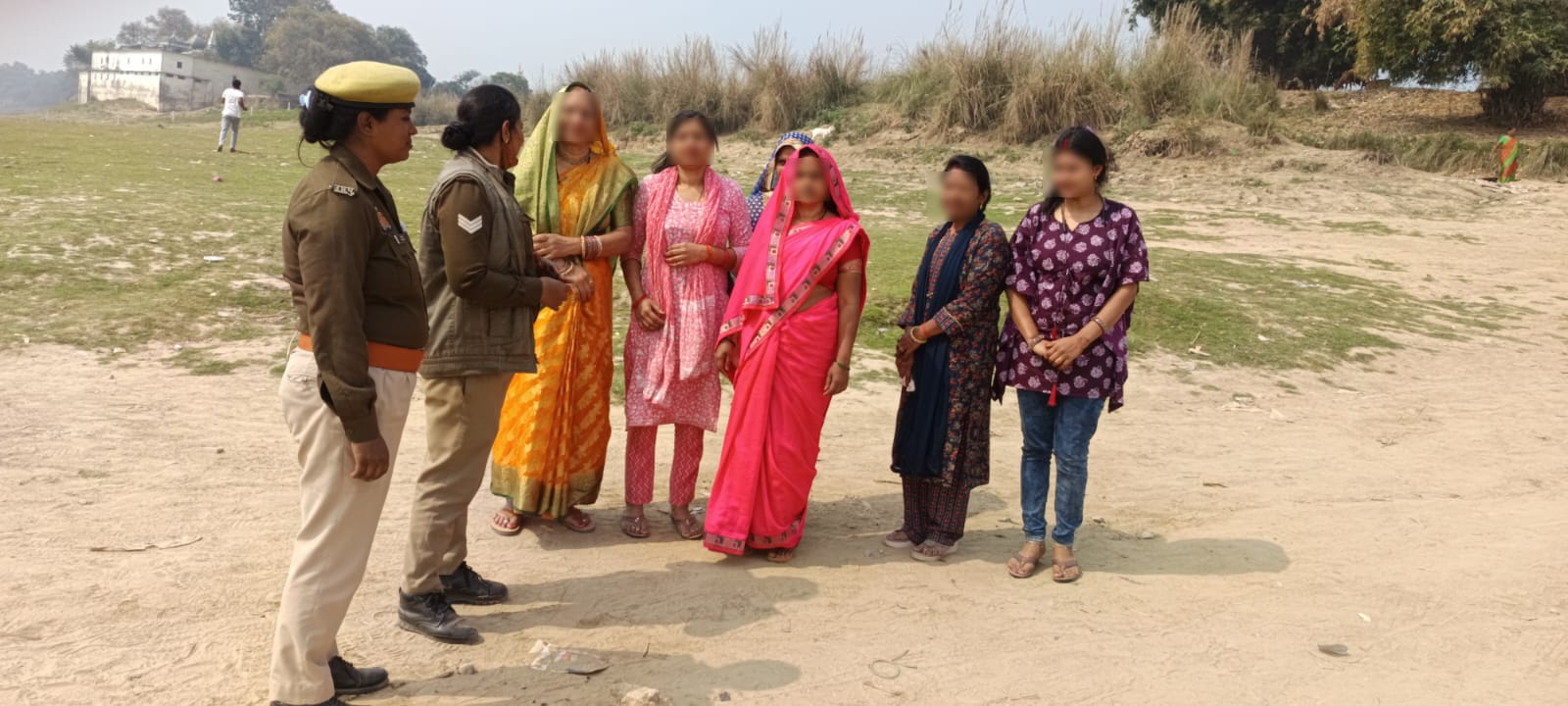 भदोही पुलिस ने महिलाओं और बालिकाओं को किया जागरूक