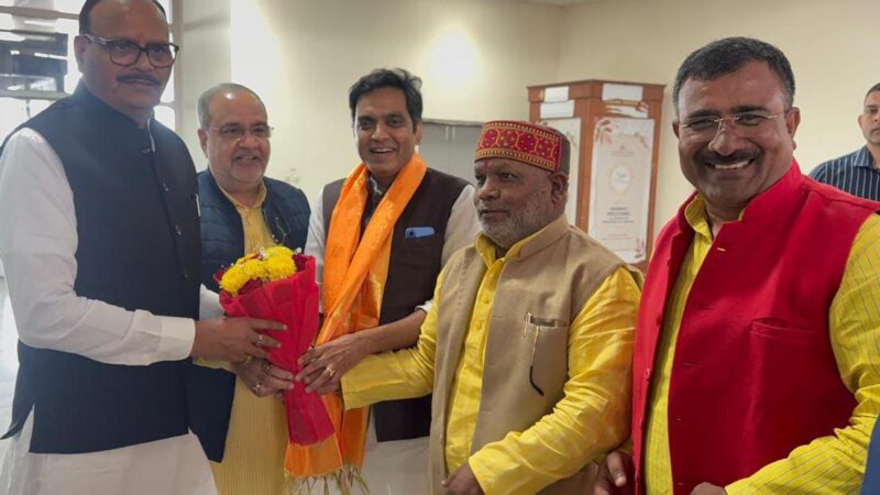 वाराणसी में ‘महापाठशाला’ के लिए पहुंचे भाजपा नेतृत्व का जोरदार स्वागत