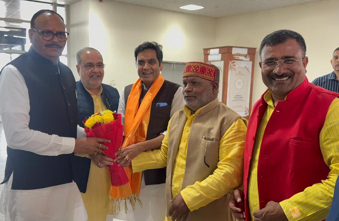 वाराणसी में ‘महापाठशाला’ के लिए पहुंचे भाजपा नेतृत्व का जोरदार स्वागत