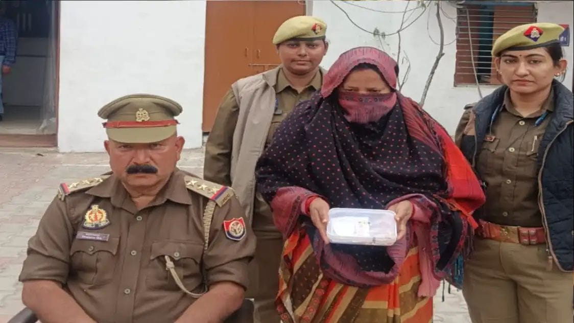 ज्वैलरी दुकान से चोरी करने वाली  महिला चोर गिरफ्तार